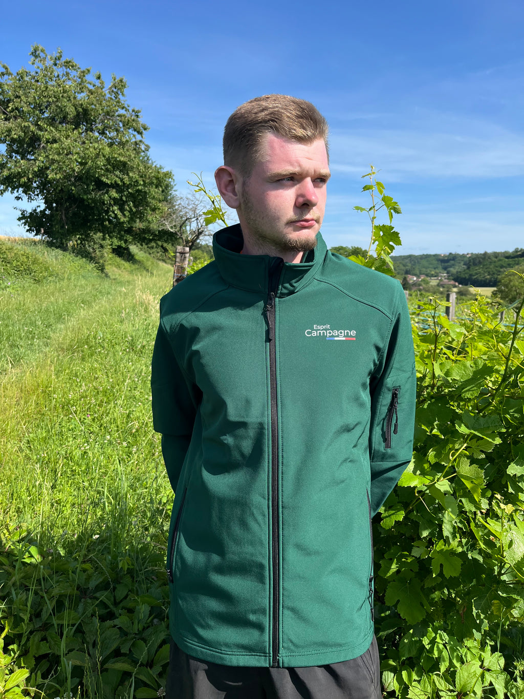 Vestes softshell vert agriculture personnalisable - tête de vache et engin agricole